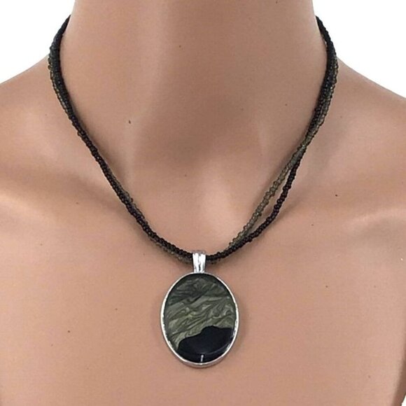 KC Kenneth Cole Necklace Gray Black Beaded Oval Pendant - Picture 1 of 3